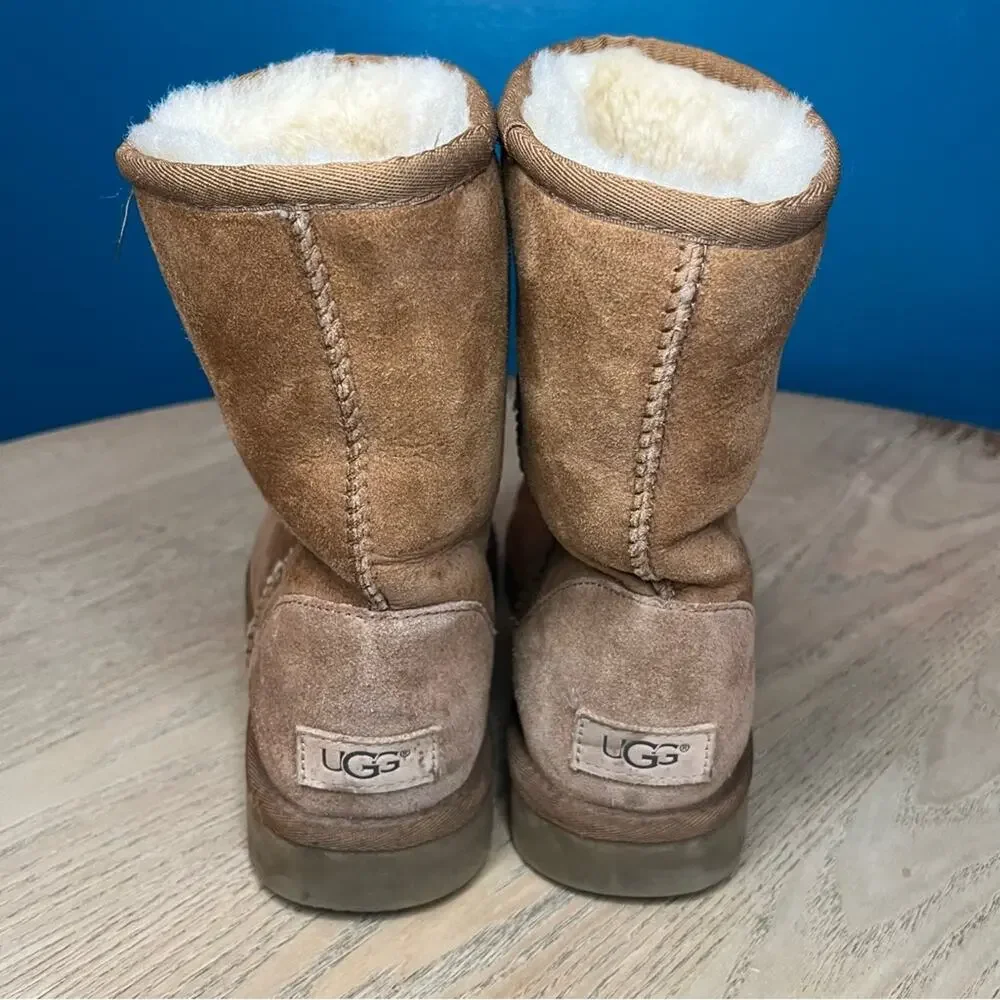 UGG Women’s Classic Short II Shearling Lined Chestnut Tan Winter Boots Size 8